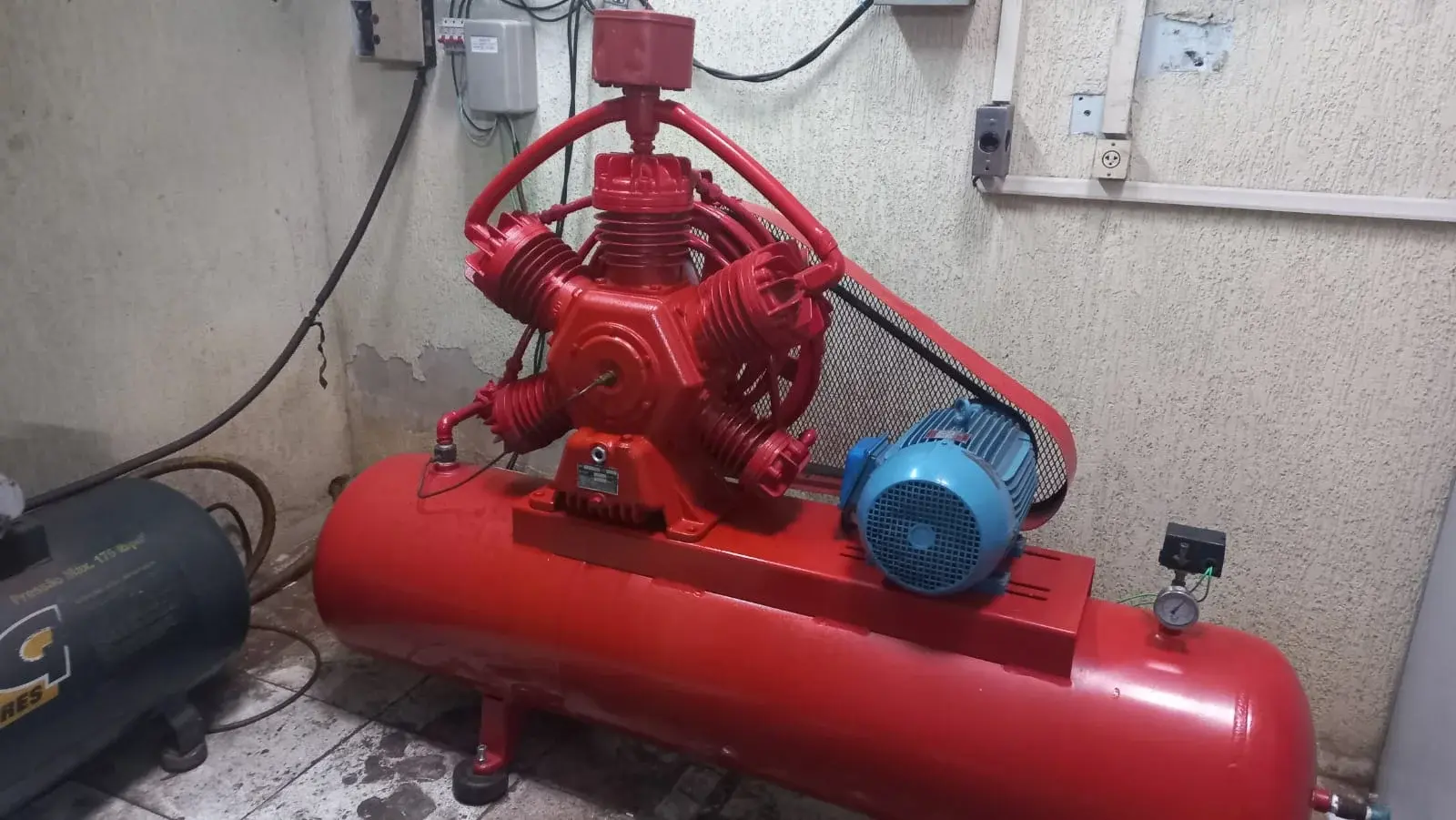 Compressor de ar de pistão vermelho